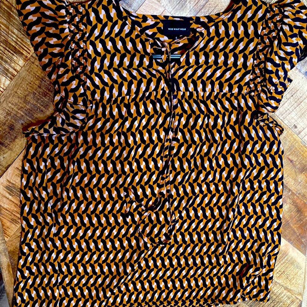 Never worn sleeveless colorful print blouse